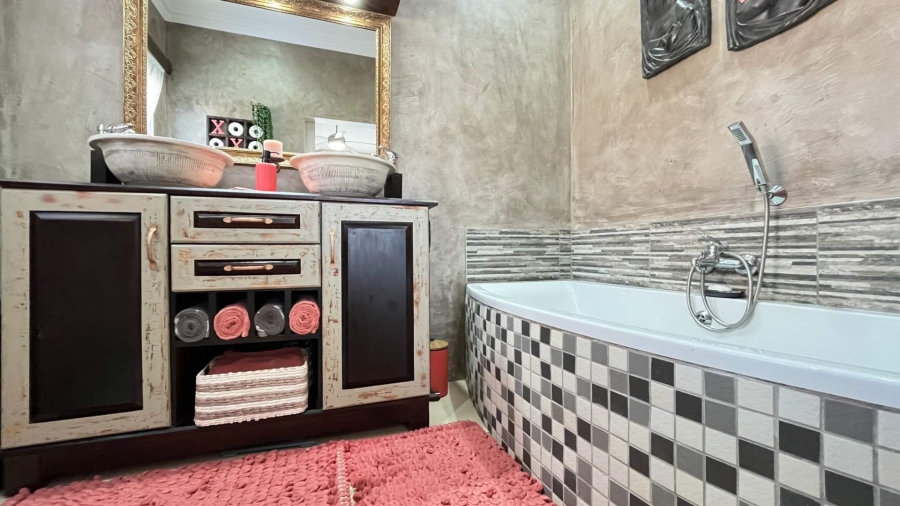 3 Bedroom Property for Sale in Heiderand Western Cape